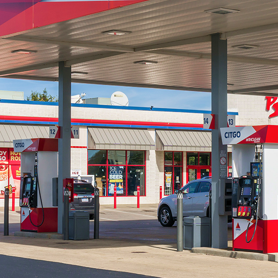 Surtidores en gasolinera