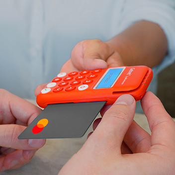 Dispositivo Get Mini con introducción de tarjeta bancaria