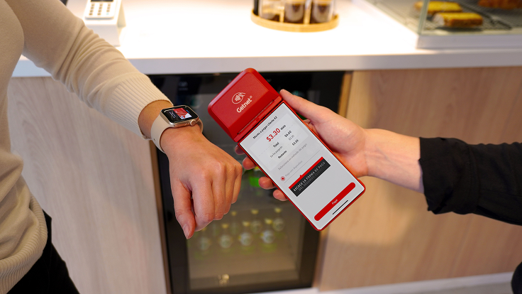 Pagando con smartphone y TPV Getnet en una cafetería