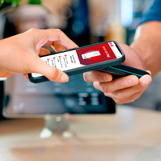 Smartphone y TPV Getnet realizando un pago